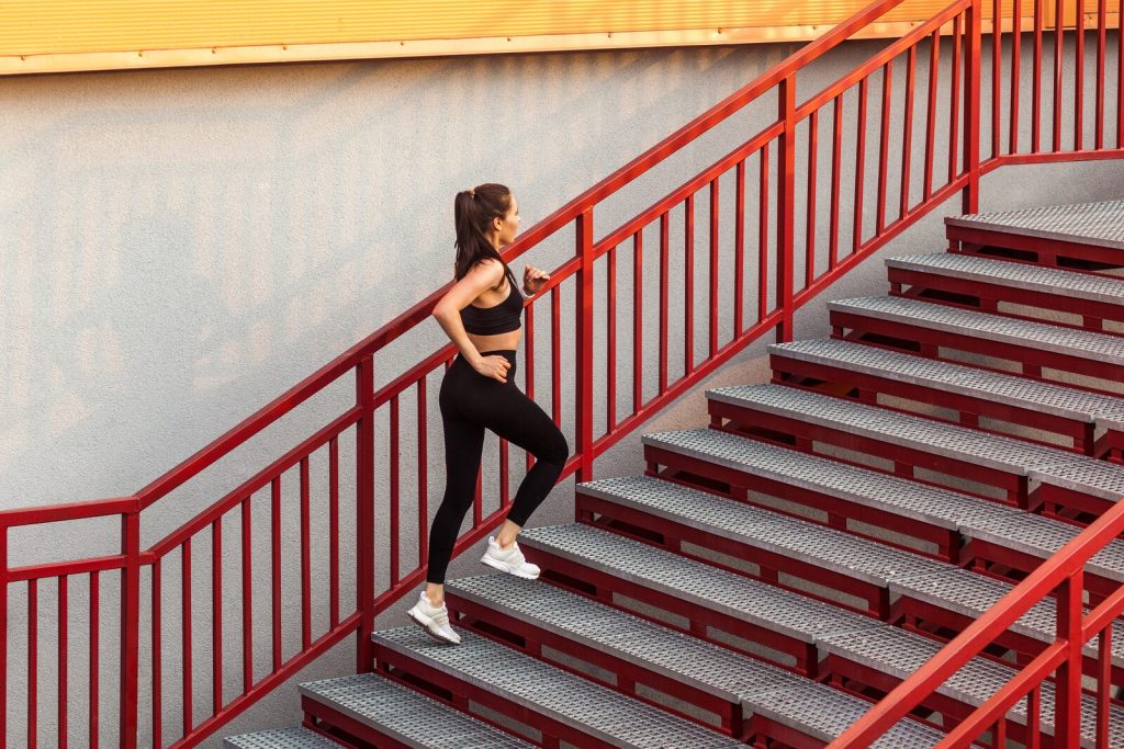Cardio después de los 40 – Escaleras Subir escaleras como entrenamiento cardiovascular después de los 40