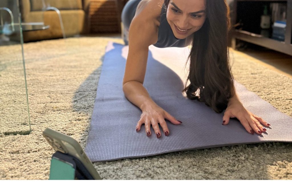 Entrenar acompañada: entrenar en casa cuando el plan cambia